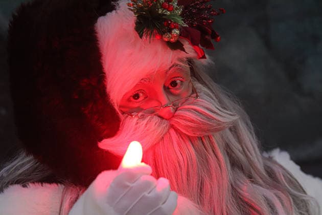 Joso Miguel Moctezuma characterized as Santa Claus iluminated, traveling at the Mexico City s Metro line 1 to greet and take photos with the people. on December 15, 2025 in Mexico City, Mexico. Mexico City Mexico - ZUMAe321 20251215_zia_e321_023 Copyright: xCarlosxSantiagox