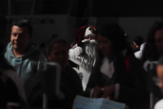 Joso Miguel Moctezuma characterized as Santa Claus iluminated, traveling at the Mexico City s Metro line 1 to greet and take photos with the people. on December 15, 2025 in Mexico City, Mexico. Mexico City Mexico - ZUMAe321 20251215_zia_e321_025 Copyright: xCarlosxSantiagox