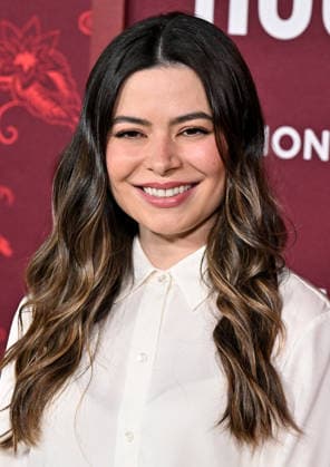 ˜The Housemaid™ Los Angeles Premiere Miranda Cosgrove arriving to The Housemaid Los Angeles premiere held at the TCL Chinese Theatre on December 15, 2025 in Hollywood, Ca. Hollywood TCL Chinese Theatre California USA Copyright: xStarbuck AFF-USA.COMx