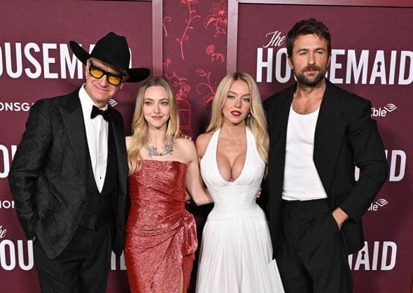 ˜The Housemaid™ Los Angeles Premiere Paul Feig, Amanda Seyfried, Sydney Sweeney and Brandon Sklenar arriving to The Housemaid Los Angeles premiere held at the TCL Chinese Theatre on December 15, 2025 in Hollywood, Ca. Hollywood TCL Chinese Theatre California USA Copyright: xStarbuck AFF-USA.COMx