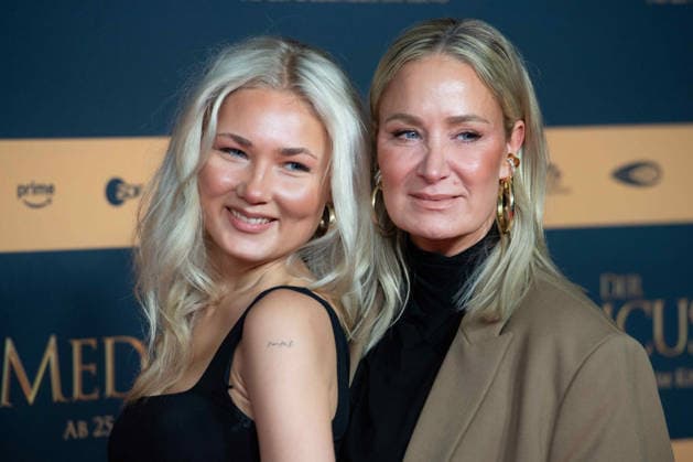 Janine KUNZE, actress, with her daughter Lili BUDACH, actress, red carpet, red carpet show, arrival, film premiere DER MEDICUS 2 on 15 12 2025 at the Cinedom cinema in Cologne,