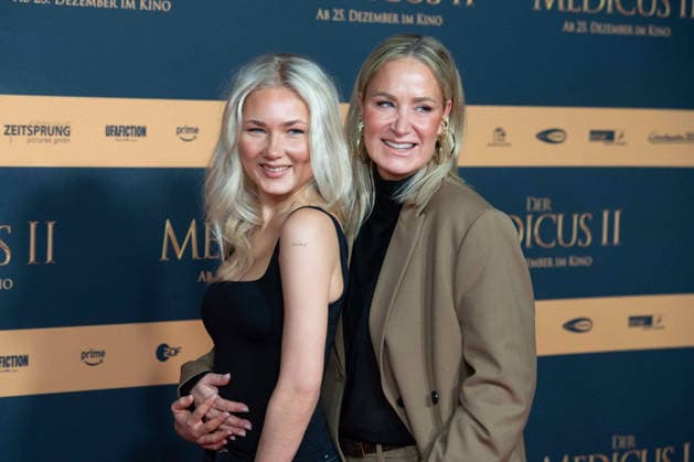 Janine KUNZE, actress, with her daughter Lili BUDACH, actress, red carpet, red carpet show, arrival, film premiere DER MEDICUS 2 on 15 12 2025 at the Cinedom cinema in Cologne,