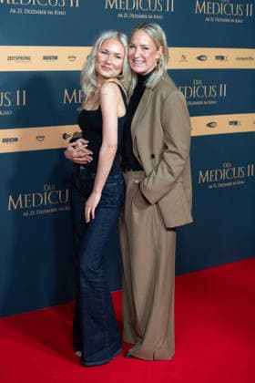 Janine KUNZE, actress, with her daughter Lili BUDACH, actress, red carpet, red carpet show, arrival, film premiere DER MEDICUS 2 on 15 12 2025 at the Cinedom cinema in Cologne,