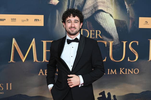 Jaouhar BEN AYED actor, portrait, portrait, portrait, cropped single image, single motif, red carpet, red carpet show, arrival, film premiere DER MEDICUS 2 on 15 12 2025 at the Cinedom cinema in Cologne,