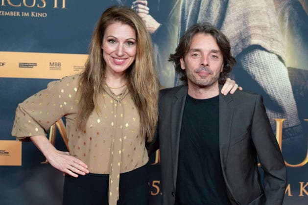 Mara BERGMANN, presenter, with husband Alexander HOFFMANN, red carpet, red carpet show, arrival, film premiere DER MEDICUS 2 on 15 12 2025 at the Cinedom cinema in Cologne,