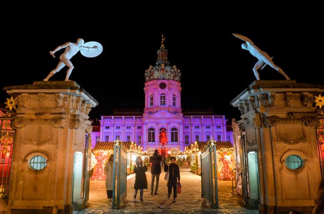 Weihnachtsmarkt am Schloß Charlottenburg, Berlin, Deutschland *** Christmas market at Charlottenburg Palace, Berlin, Germany