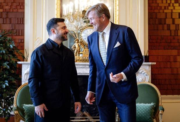 Den Haag, The Netherlands, 2025-12-16 15:05:25 THE HAGUE, December 16, 2025, Huis ten Bosch Palace. King Willem-Alexander receives President Zelensky of Ukraine. The meeting will include discussions about the peace talks and our continued support for Ukraine. PHOTO: NLBeeld POOL Robin van Lonkhuijsen Credit: NL Beeld Patrick van Emst  Copyright: xx x