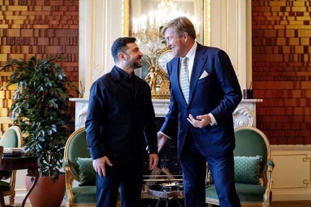 Den Haag, The Netherlands, 2025-12-16 15:05:25 THE HAGUE, December 16, 2025, Huis ten Bosch Palace. King Willem-Alexander receives President Zelensky of Ukraine. The meeting will include discussions about the peace talks and our continued support for Ukraine. PHOTO: NLBeeld POOL Robin van Lonkhuijsen Credit: NL Beeld Patrick van Emst  Copyright: xx x