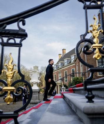 Den Haag, The Netherlands, 2025-12-16 15:03:30 THE HAGUE, December 16, 2025, Huis ten Bosch Palace. King Willem-Alexander receives President Zelensky of Ukraine. The meeting will include discussions about the peace talks and our continued support for Ukraine. PHOTO: NLBeeld POOL Robin van Lonkhuijsen Credit: NL Beeld Patrick van Emst  Copyright: xx x