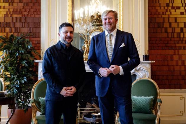 Den Haag, The Netherlands, 2025-12-16 15:05:27 THE HAGUE, December 16, 2025, Huis ten Bosch Palace. King Willem-Alexander receives President Zelensky of Ukraine. The meeting will include discussions about the peace talks and our continued support for Ukraine. PHOTO: NLBeeld POOL Robin van Lonkhuijsen Credit: NL Beeld Patrick van Emst  Copyright: xx x