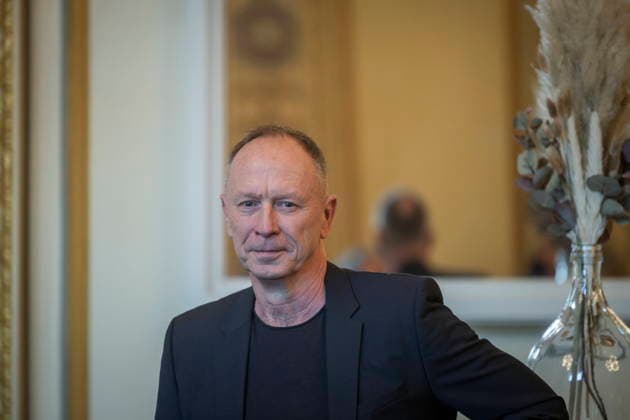 Hasko Weber becomes artistic director of the Staatsschauspiel Dresden Dresden-born Hasko Weber will be the new artistic director of the Staatsschauspiel Dresden from the 2027 28 season The Saxon state