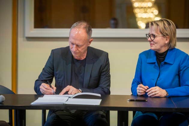 Hasko Weber becomes Artistic Director of the Staatsschauspiel Dresden Dresden-born Hasko Weber will be the new Artistic Director of the Staatsschauspiel Dresden from the