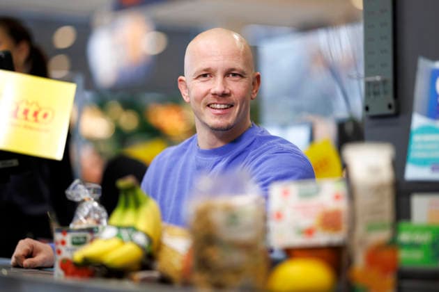 Professional gymnast Fabian Hambüchen sits at the checkout of a Netto supermarket in Cologne The Olympic champion and former competitive gymnast supported Netto Marken Discounts nationwide fundraising campaign for Tafel Deutschland Cologne, 16 12 2025 NRW Germany Copyright: xChristophxHardtx