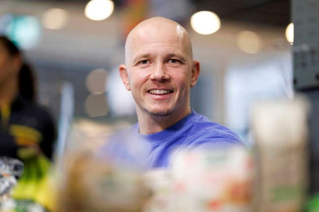 Professional gymnast Fabian Hambüchen sits at the checkout of a Netto supermarket in Cologne The Olympic champion and former competitive gymnast supported Netto Marken Discounts nationwide fundraising campaign for Tafel Deutschland Cologne, 16 12 2025 NRW Germany Copyright: xChristophxHardtx