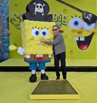 Tom Kenny, the voice of SpongeBob participates in a hand and footprint ceremony immortalizing SpongeBob in the forecourt of the TCL Chinese Theatre (formerly Grauman s) in the Hollywood section of Los Angeles on Tuesday, December 16, 2025.  LAP20251216406 JIMxRUYMEN