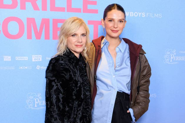 Qui Brille Au Combat - Paris Mélanie Laurent and Pregnant Josephine Japy attend the photocall for the premiere of Qui Brille Au Combat at the Pathe Wepler cinema in Paris, France, on December 16, 2025. Photo by David Boyer ABACAPRESS.COM Paris France  Copyright: xBoyerxDavid ABACAx