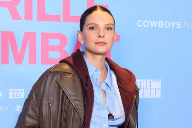 Qui Brille Au Combat - Paris Pregnant Josephine Japy attends the photocall for the premiere of Qui Brille Au Combat at the Pathe Wepler cinema in Paris, France, on December 16, 2025. Photo by David Boyer ABACAPRESS.COM Paris France  Copyright: xBoyerxDavid ABACAx