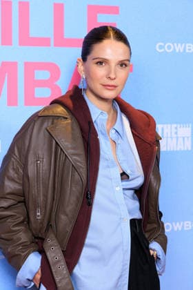 Qui Brille Au Combat - Paris Pregnant Josephine Japy attends the photocall for the premiere of Qui Brille Au Combat at the Pathe Wepler cinema in Paris, France, on December 16, 2025. Photo by David Boyer ABACAPRESS.COM Paris France  Copyright: xBoyerxDavid ABACAx