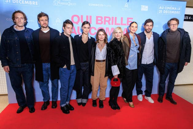 Qui Brille Au Combat - Paris Antoine Playoust, Nicolas Tzipine, Felix Kysyl, Angelina Woreth, Sarah Pachoud, Mélanie Laurent, Pregnant Josephine Japy and Pierre-Yves Cardinal attend the photocall for the premiere of Qui Brille Au Combat at the Pathe Wepler cinema in Paris, France, on December 16, 2025. Photo by David Boyer ABACAPRESS.COM Paris France  Copyright: xBoyerxDavid ABACAx