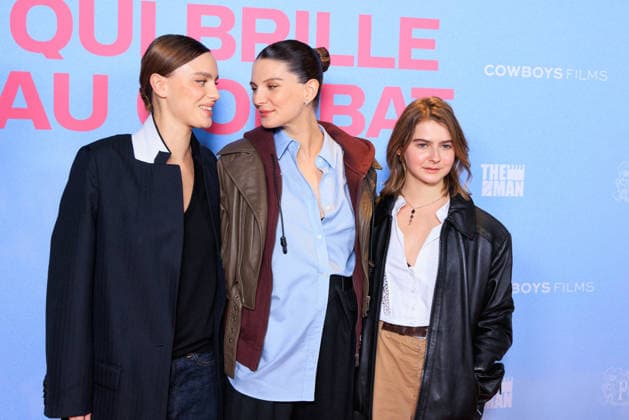 Qui Brille Au Combat - Paris Angelina Woreth, Pregnant Josephine Japy and Sarah Pachoud attend the photocall for the premiere of Qui Brille Au Combat at the Pathe Wepler cinema in Paris, France, on December 16, 2025. Photo by David Boyer ABACAPRESS.COM Paris France  Copyright: xBoyerxDavid ABACAx