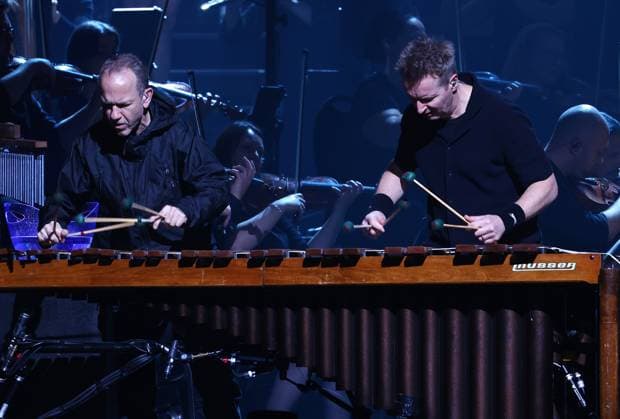 Night of the Proms Erfurt 16 12 2025, Erfurt, Messehalle, Night of the Proms Classical meets pop with musical accompaniment by the Antwerp Philharmonic Orchestra under the direction of conductor Alexandra Arrieche, great artists perform and delight the audience in the picture Safri Duo