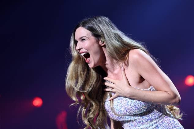 Night of the Proms Erfurt 16 12 2025, Erfurt, Messehalle, Night of the Proms Classical meets pop with musical accompaniment by the Antwerp Philharmonic Orchestra under the direction of conductor Alexandra Arrieche, great artists perform and inspire the audience in the picture Soul Pop singer Joss Stone bourgeois Joscelyn Eve Stoker