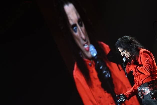 Night of the Proms Erfurt 16 12 2025, Erfurt, Messehalle, Night of the Proms Classical meets pop with musical accompaniment by the Antwerp Philharmonic Orchestra under the direction of conductor Alexandra Arrieche, great artists perform and inspire the audience in the picture Alice Cooper