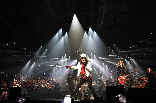 Night of the Proms Erfurt 16 12 2025, Erfurt, Messehalle, Night of the Proms Classical meets pop with musical accompaniment by the Antwerp Philharmonic Orchestra under the direction of conductor Alexandra Arrieche, great artists perform and inspire the audience in the picture Alice Cooper