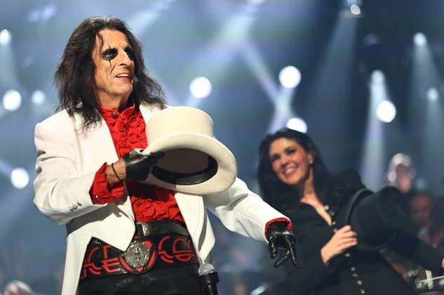 Night of the Proms Erfurt 16 12 2025, Erfurt, Messehalle, Night of the Proms Classical meets pop with musical accompaniment by the Antwerp Philharmonic Orchestra under the direction of conductor Alexandra Arrieche, great artists perform and inspire the audience in the picture Alice Cooper