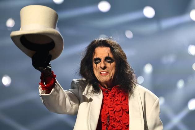Night of the Proms Erfurt 16 12 2025, Erfurt, Messehalle, Night of the Proms Classical meets pop with musical accompaniment by the Antwerp Philharmonic Orchestra under the direction of conductor Alexandra Arrieche, great artists perform and inspire the audience in the picture Alice Cooper