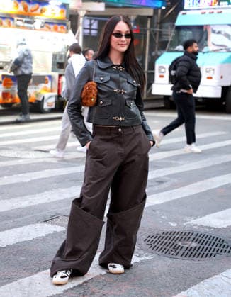 Lola Tung out in New York Actress Lola Tung is doing a photo op front of the Foot Locker store in Times Square, New York on December 16, 2025. Photo by Dylan Travis ABACAPRESSCOM New York NY  Copyright: xDylanxTravis ABACAx