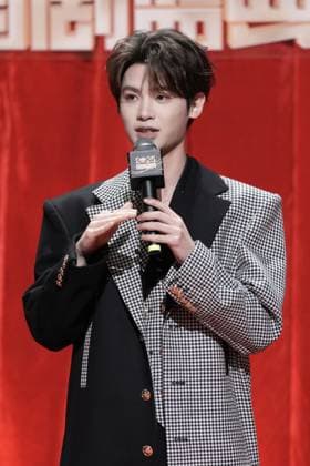 LANGFANG, CHINA - DECEMBER 16: Actor singer Justin Huang Minghao arrives at the red carpet of the Domestic TV Series Ceremony (China TV Drama Awards) on December 16, 2025 in Langfang, Hebei Province of China.  Copyright: xVCGx 111610177175