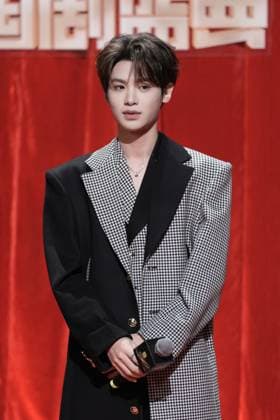 LANGFANG, CHINA - DECEMBER 16: Actor singer Justin Huang Minghao arrives at the red carpet of the Domestic TV Series Ceremony (China TV Drama Awards) on December 16, 2025 in Langfang, Hebei Province of China.  Copyright: xVCGx 111610177188