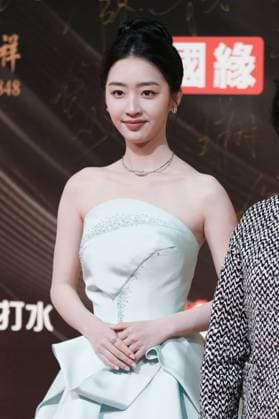LANGFANG, CHINA - DECEMBER 16: Actress Deng Enxi arrives at the red carpet of the Domestic TV Series Ceremony (China TV Drama Awards) on December 16, 2025 in Langfang, Hebei Province of China.  Copyright: xVCGx 111610115611