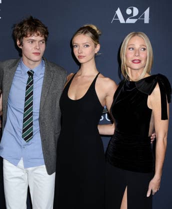 Marty Supreme New York Premiere Moses Martin, Apple Martin and Gwyneth Paltrow attending the Marty Supreme New York Premiere held at the Regal Times Square on December 16, 2025 in New York City, NY New York City Regal Times Square NY USA Copyright: xStevenxBergman AFF-USA.COMx