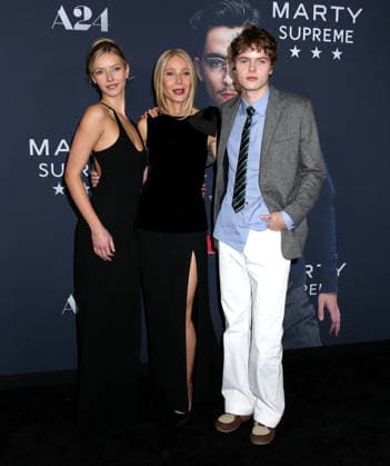 Marty Supreme New York Premiere Apple Martin, Gwyneth Paltrow and Moses Martin attending the Marty Supreme New York Premiere held at the Regal Times Square on December 16, 2025 in New York City, NY New York City Regal Times Square NY USA Copyright: xStevenxBergman AFF-USA.COMx