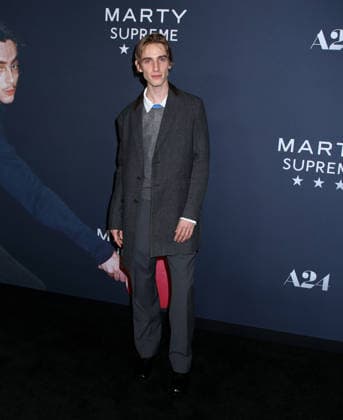 Marty Supreme New York Premiere Levon Hawke attending the Marty Supreme New York Premiere held at the Regal Times Square on December 16, 2025 in New York City, NY New York City Regal Times Square NY USA Copyright: xStevenxBergman AFF-USA.COMx