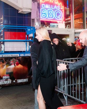 Gwyneth Paltrow arrives at Marty Supremes New York Premiere on December 16, 2025 UrbanxDivinity Bestimage Actress Gwyneth Paltrow arrives at A24s Marty Supreme New York Premiere with her son Moses Martin in New York City New York Etats Unis  Copyright: xUrbanxDivinityx xBestimagexUrbanxDivinityx xBestimagex