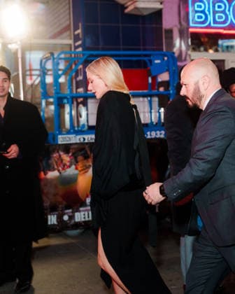 Gwyneth Paltrow arrives at Marty Supremes New York Premiere on December 16, 2025 UrbanxDivinity Bestimage Actress Gwyneth Paltrow arrives at A24s Marty Supreme New York Premiere with her son Moses Martin in New York City New York Etats Unis  Copyright: xUrbanxDivinityx xBestimagexUrbanxDivinityx xBestimagex