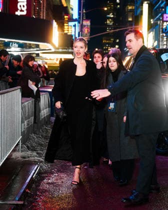 Apple Martin arrives at Marty Supremes New York Premiere on December 16, 2025 UrbanxDivinity Bestimage Apple Martin arrives at A24s Marty Supreme New York Premiere with her son Moses Martin in New York City New York Etats Unis  Copyright: xUrbanxDivinityx xBestimagexUrbanxDivinityx xBestimagex