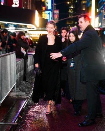 Apple Martin arrives at Marty Supremes New York Premiere on December 16, 2025 UrbanxDivinity Bestimage Apple Martin arrives at A24s Marty Supreme New York Premiere with her son Moses Martin in New York City New York Etats Unis  Copyright: xUrbanxDivinityx xBestimagexUrbanxDivinityx xBestimagex