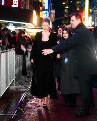Apple Martin arrives at Marty Supremes New York Premiere on December 16, 2025 UrbanxDivinity Bestimage Apple Martin arrives at A24s Marty Supreme New York Premiere with her son Moses Martin in New York City New York Etats Unis  Copyright: xUrbanxDivinityx xBestimagexUrbanxDivinityx xBestimagex