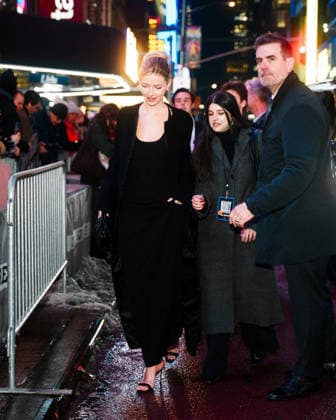 Apple Martin arrives at Marty Supremes New York Premiere on December 16, 2025 UrbanxDivinity Bestimage Apple Martin arrives at A24s Marty Supreme New York Premiere with her son Moses Martin in New York City New York Etats Unis  Copyright: xUrbanxDivinityx xBestimagexUrbanxDivinityx xBestimagex
