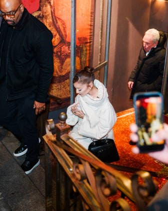Ariana Grande leaves the Lattanzi Cucina Italiana restaurant in New York on December 16, 2025 UrbanxDivinity Bestimage Ariana Grande departs after the SNL dinner at Lattanzi in NYC New York City Etats Unis  Copyright: xUrbanxDivinityx xBestimagexUrbanxDivinityx xBestimagex