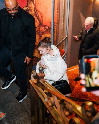 Ariana Grande leaves the Lattanzi Cucina Italiana restaurant in New York on December 16, 2025 UrbanxDivinity Bestimage Ariana Grande departs after the SNL dinner at Lattanzi in NYC New York City Etats Unis  Copyright: xUrbanxDivinityx xBestimagexUrbanxDivinityx xBestimagex