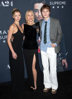 Red carpet for the New York premiere of A24 s Marty Supreme Featuring: Apple Martin, Gwyneth Paltrow, Moses Martin Where: New York, New York, United States When: 16 Dec 2025 Credit: Janet Mayer INSTARimages.com EDITORIAL USE ONLY. NOT FOR USE BY NEWSPAPERS BASED IN THE UK. Copyright: xx instar55342409