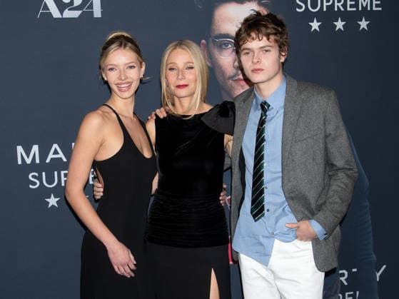 Red carpet for the New York premiere of A24 s Marty Supreme Featuring: Apple Martin, Gwyneth Paltrow, Moses Martin Where: New York, New York, United States When: 16 Dec 2025 Credit: Janet Mayer INSTARimages.com EDITORIAL USE ONLY. NOT FOR USE BY NEWSPAPERS BASED IN THE UK. Copyright: xx instar55342411
