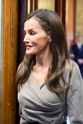 Queen Letizia attends 20th anniversary of the founding of Fundacion del Espanol Urgente Queen Letizia of Spain attends 20th anniversary of the founding of Fundacion del Espanol Urgente at Real Academia Espanola on December 17, 2025 in Madrid, Spain Photo by IMAGO MPG Madrid Real Academia Espanola Madrid Spain  Copyright: xMPGx