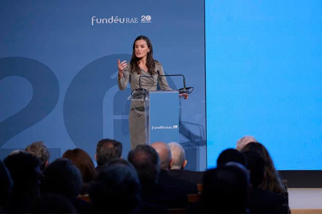 December 17, 2025, Madrid, Madrid, Spain: QUEEN LETIZIA of Spain attends the 20th anniversary of FundeuRAE Madrid Spain - ZUMAc260 20251217_zep_c260_011 Copyright: xMikexChicorrox