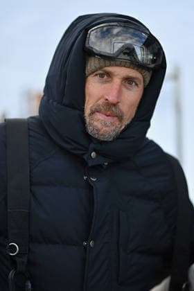 Les Arcs Film Festival - Day Five. FC LES ARCS, FRANCE - DECEMBER 17, Vincent Munier attends his tyrolienne, the zip line during Day five of Les Arcs Film Festival on December 17, 2025 in Les Arcs, France. Photo by Franck Castel ABACAPRESS.COM Les Arcs France  Copyright: xCastelxFranck ABACAx